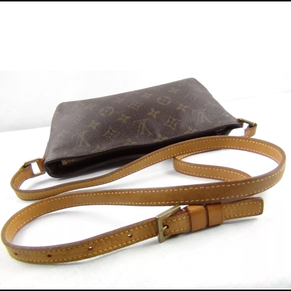 Authentic Louis Vuitton Trotteur bag M51240